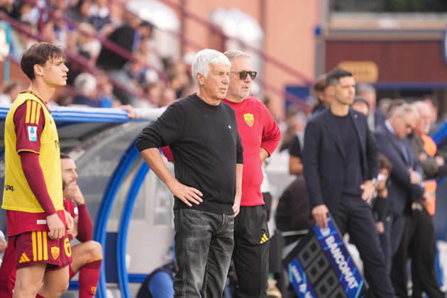 IPA89557254 - Gian Piero Gasperini, head coach of AS Roma, during the Italian Serie A soccer match between Como 1907 and AS Roma at Stadio Giuseppe Sinigaglia in Como, Italy, on October 11, 2026 Copyright: xAlessioxMorgese IPAxSportx xx IPA89557254