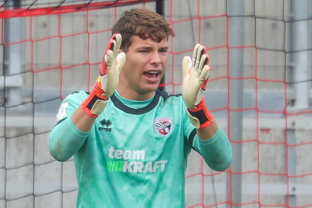 Ingolstadt, Deutschland 11. Oktober 2026: 3. Liga - 2026 2027 - 8. Spieltag - FC Ingolstadt 04 gegen SV Wehen Wiesbaden Im Bild: Torwart David Klein (FCI) gestikuliert auf dem Spielfeld. DFB DFL regulations prohibit any use of photographs as image sequences and or quasi-video Copyright: xFotostandx xSchäferx