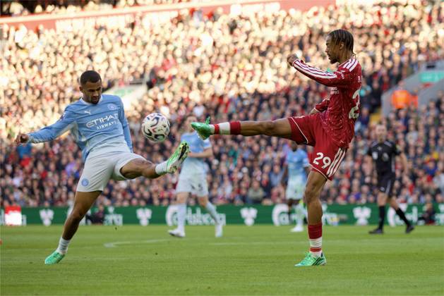 RECORD DATE NOT STATED Football - FA Premier League - Liverpool FC v Manchester City FC LIVERPOOL, ENGLAND - Sunday, October 11, 2026: Liverpool s Bradley Barcola challenges for the ball against Manchester City s Iliman Ndiaye (L) during the FA Premier League match between Liverpool FC and Manchester City FC at Anfield. (Photo by David Rawcliffe Propaganda) LIVERPOOL Anfield MERSEYSIDE ENGLAND  Copyright: xDavidxRawcliffex 2026-10-11-Liverpool_v_Man_City-045_2