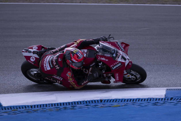 October 11, 2026, Cascais, Lisboa, Portugal: ESTORIL, PORTUGAL - OCTOBER 11: Nicolo Bulega of Italy and Aruba.it Racing - Ducati competes during the Race 2 during day three of the World Superbikes Estoril Round at Circuito Estoril on October 11, 2026 in Estoril, Portugal Cascais Portugal - ZUMAl192 20261011_zsp_l192_187 Copyright: xMiguelxLemosx