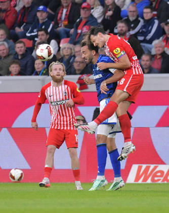 11.10.2026, xblx, Fussball 1.Bundesliga, SC Freiburg - FC Schalke 04 v.l. Niklas Beste (SC Freiburg), Kenan Karaman (FC Schalke 04), Maximilian Eggestein (SC Freiburg) (DFL DFB REGULATIONS PROHIBIT ANY USE OF PHOTOGRAPHS as IMAGE SEQUENCES and or QUASI-VIDEO) Freiburg