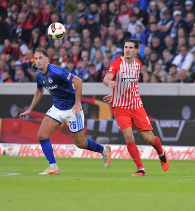 11.10.2026, xblx, Fussball 1.Bundesliga, SC Freiburg - FC Schalke 04 v.l. Nikola Katic (FC Schalke 04), Igor Matanovic (SC Freiburg) (DFL DFB REGULATIONS PROHIBIT ANY USE OF PHOTOGRAPHS as IMAGE SEQUENCES and or QUASI-VIDEO) Freiburg