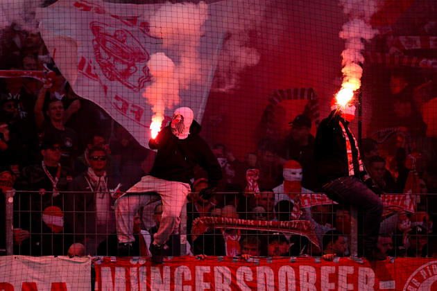 11.10.2026, xydrx, Herren, Fußball, 1.Bundesliga, 1.FC Köln - Borussia Mönchengladbach, Saison 2026 2027, RheinEnergieSTADION: Fans des 1.FC Köln zünden Pyrotechnik DFB regulations prohibit any use of photographs as image sequences and or quasi-video. Copyright: HMBxMedia YannisxDreimann