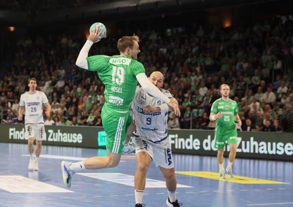 GER HBL Saison 2026 2027 FÜCHSE Berlin vs. TBV Lemgo, 11.10.26, MAX-SCHMELING-HALLE, Berlin, Mathias GIDSEL (Füchse Berlin 19), Christian O SULLIVAN (TBV Lemgo Lippe 9)