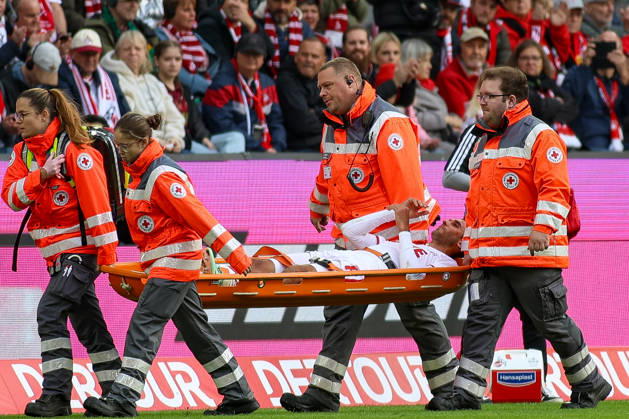 11.10.2026, GER, Fussball, Herren, Bundesliga , 1. Bundesliga, Saison 2026 2027, 1. FC Köln - VfL Borussia Mönchengladbach Ellyes Skhiri (KOE) liegt verletzt am Boden Copyright: xSvenxHanischx