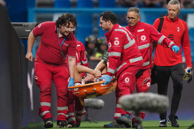 Milan s Matteo Gabbia leaves the field injured during the Serie A soccer match between Sassuolo and Milan at the Mapei Stadium in Reggio Emilia, north Italy - Sunday, October 11, 2026 -  Copyright: xMassimoxPaolone LaPressex