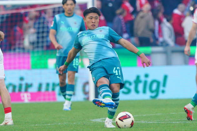 Köln, Fussball, 1.BL saison 2026 2027 1.FC Köln vs Borussia Mönchengladbach , 11.10.2026, Rheinenergiestadion Köln Zento Uno, Borussian Mönchengladbach , Aktion, Einzelbild,