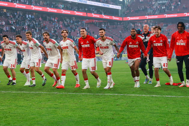 1. Bundesliga - 26 27 - 1. FC Köln - Borussia Mönchengladbach am 11.10.2026 im RheinEnergieSTADION in Köln Jubel und Freude über den Derbysieg u.a. Luka Lochoshvili (Koeln 24) , Luca Waldschmidt (Koeln 7) , Borna Sosa (Koeln 3) , Imad Rondic (Koeln 15) , Jan Thielmann (Koeln 29) , Said El Mala (Koeln 10) , Tom Krauß Krauss (Koeln 5) , Mikey Moore (Koeln 47)