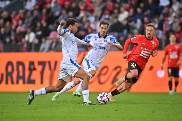 Stade Rennais FC v AJ Auxerre - Ligue 1 McDonald s 2026 2027 Kevin DANOIS of Auxerre and Romain FAIVRE of Auxerre , Valentin RONGIER of Rennes during Ligue 1 McDonald s match between Rennes and Auxerre at Roazhon Park on October 11, 2026 in Rennes, France. Rennes France  Copyright: xIconxSportx 776573388