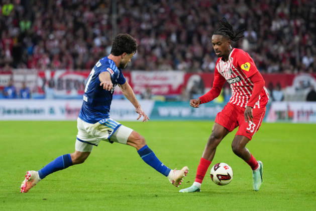 1. Bundesliga: SC Freiburg vs FC Schalke 04, 11.10.2026 Zweikampf zwischen Adrian Gantenbein (FC Schalke 04, 17) und Jordy Makengo (SC Freiburg, 33) 1. Bundesliga: SC Freiburg vs FC Schalke 04, Europa-Park-Stadion, 11.10.2026 DFB DFL REGULATIONS PROHIBIT ANY USE OF PHOTOGRAPHS AS IMAGE SEQUENCES AND OR QUASI-VIDEO. Copyright: xBEAUTIFULxSPORTS Boscox