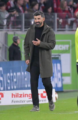 11.10.2026, xblx, Fussball 1.Bundesliga, SC Freiburg - FC Schalke 04 v.l. Trainer MIRON MUSLIC (FC Schalke 04) (DFL DFB REGULATIONS PROHIBIT ANY USE OF PHOTOGRAPHS as IMAGE SEQUENCES and or QUASI-VIDEO) Freiburg