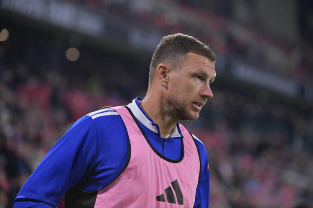 11.10.2026, xblx, Fussball 1.Bundesliga, SC Freiburg - FC Schalke 04 v.l. Edin Dzeko (FC Schalke 04) (DFL DFB REGULATIONS PROHIBIT ANY USE OF PHOTOGRAPHS as IMAGE SEQUENCES and or QUASI-VIDEO) Freiburg