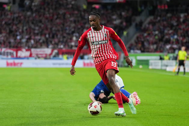 1. Bundesliga: SC Freiburg vs FC Schalke 04, 11.10.2026 Zweikampf zwischen Adrian Gantenbein (FC Schalke 04, 17) und Jordy Makengo (SC Freiburg, 33) 1. Bundesliga: SC Freiburg vs FC Schalke 04, Europa-Park-Stadion, 11.10.2026 DFB DFL REGULATIONS PROHIBIT ANY USE OF PHOTOGRAPHS AS IMAGE SEQUENCES AND OR QUASI-VIDEO. Copyright: xBEAUTIFULxSPORTS Boscox