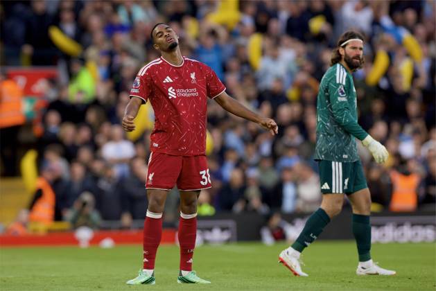 RECORD DATE NOT STATED Football - FA Premier League - Liverpool FC v Manchester City FC LIVERPOOL, ENGLAND - Sunday, October 11, 2026: Liverpool s Ryan Gravenberch reacts to receiving a red card following a second yellow during the FA Premier League match between Liverpool FC and Manchester City FC at Anfield. (Photo by David Rawcliffe Propaganda) LIVERPOOL Anfield MERSEYSIDE ENGLAND  Copyright: xDavidxRawcliffex 2026-10-11-Liverpool_v_Man_City-081