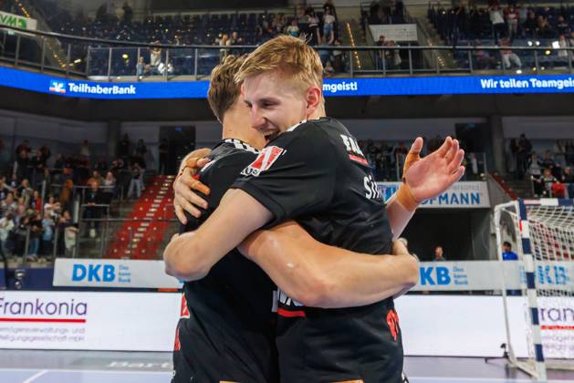 11.10.2026 - Handball - 1. Bundesliga OPEL HBL - Saison 2026 2027 - 08. Spieltag: HC Erlangen Metropolregion Nürnberg HCE - MT Melsungen - DaMa - xdaxmax - Jubel Freude nach Spielende - Maxsim Lochman (32, HC Erlangen HCE ) Sander Andreassen Overjordet ( 8, HC Erlangen HCE )