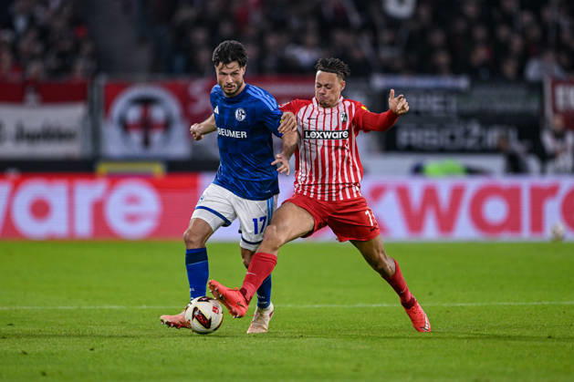 11.10.2026, Fussball, Saison 2026 2027, Bundesliga, SC Freiburg - FC Schalke 04, Adrian Gantenbein (FC Schalke 04), Derry Scherhant (SC Freiburg) xRHR-FOTO YYx Copyright: KROEGER RHR-FOTOx RHR-FOTO YY