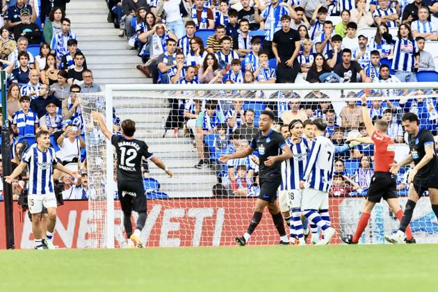 ESP: LaLiga EASports Real Sociedad - RC Deportivo La Coruna referee shows red card during LaLiga EA Sports match between Real Sociedad - RC Deportivo played at Anoeta Stadium in Gipuzcoa on October 11, 2026 in Spain Spain Futbol Copyright: xAgenciaxLOFx