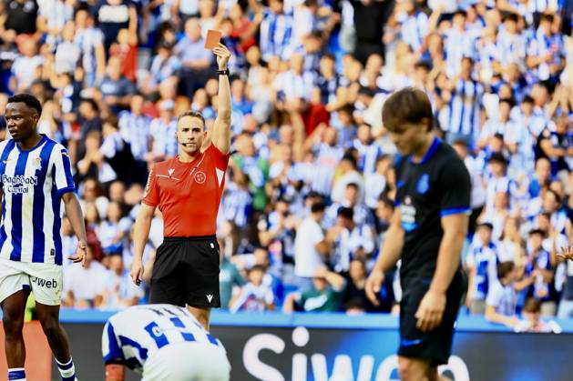 ESP: LaLiga EASports Real Sociedad - RC Deportivo La Coruna referee shows red cad to Lorenzo Amatucci of Real Sociedad during LaLiga EA Sports match between Real Sociedad - RC Deportivo played at Anoeta Stadium in Gipuzcoa on October 11, 2026 in Spain Spain Futbol Copyright: xAgenciaxLOFx