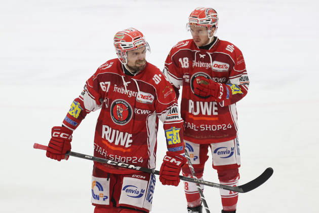 Sahnpark Crimmitschau 11.10.2026 Saison 2026 27 Eishockey 2. Bundesliga Hauptrunde Spiel 8. Kunsteisstadion Sachsen Sachsenderby Derby Eispiraten Eispiraten - Bietigheim Steelers Jarno Kärki 67 und Collin Adams 18 beide EPC Crimmitschau Sachsen Germany