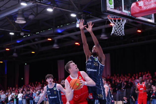 v.l. Dominic Parolin (Eisbaeren Bremerhaven 09), Bjoern Rohwer (RheinStars Koeln 15) ,Jeremiah Oden (Eisbaeren Bremerhaven 25) GER, RheinStars Koeln vs. Eisbaeren Bremerhaven, Basketball, ProA, 4. Spieltag, Spielzeit 2026 2027, 11.10.2026 GER, RheinStars Koeln vs. Eisbaeren Bremerhaven, Basketball, ProA, 4. Spieltag, Spielzeit 2026 2027, 11.10.2026 RheinStars Koeln Copyright: xEibner-Pressefoto ThomasxStoeckerx EP_TSR