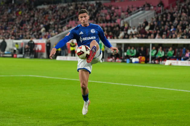 1. Bundesliga: SC Freiburg vs FC Schalke 04, 11.10.2026 Robin Gosens (FC Schalke 04, 8) mit einer Ballannahme in der Luft 1. Bundesliga: SC Freiburg vs FC Schalke 04, Europa-Park-Stadion, 11.10.2026 DFB DFL REGULATIONS PROHIBIT ANY USE OF PHOTOGRAPHS AS IMAGE SEQUENCES AND OR QUASI-VIDEO. Copyright: xBEAUTIFULxSPORTS Boscox