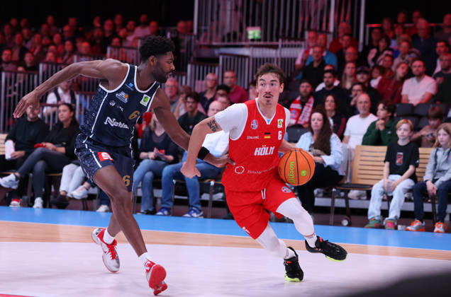 v.l. Carlos Carter (Eisbaeren Bremerhaven 06), Jasper Guenther (RheinStars Koeln 06) GER, RheinStars Koeln vs. Eisbaeren Bremerhaven, Basketball, ProA, 4. Spieltag, Spielzeit 2026 2027, 11.10.2026 GER, RheinStars Koeln vs. Eisbaeren Bremerhaven, Basketball, ProA, 4. Spieltag, Spielzeit 2026 2027, 11.10.2026 RheinStars Koeln Copyright: xEibner-Pressefoto ThomasxStoeckerx EP_TSR