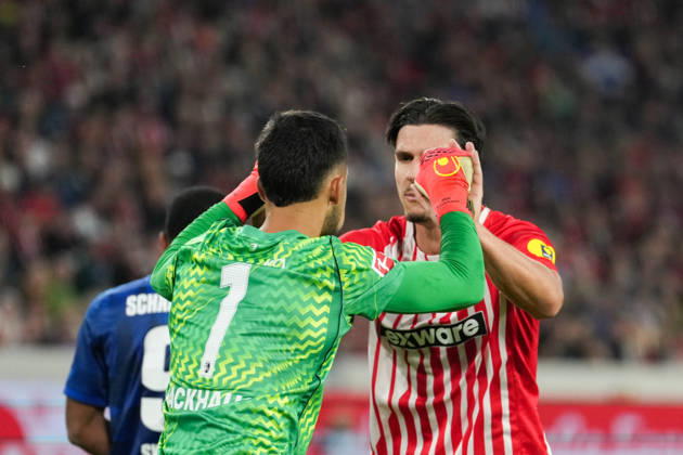 1. Bundesliga: SC Freiburg vs FC Schalke 04, 11.10.2026 Mio Backhaus (SC Freiburg, ) und Igor Matanovic (SC Freiburg, 31) die sich nach einer Parade feiern 1. Bundesliga: SC Freiburg vs FC Schalke 04, Europa-Park-Stadion, 11.10.2026 DFB DFL REGULATIONS PROHIBIT ANY USE OF PHOTOGRAPHS AS IMAGE SEQUENCES AND OR QUASI-VIDEO. Copyright: xBEAUTIFULxSPORTS Boscox