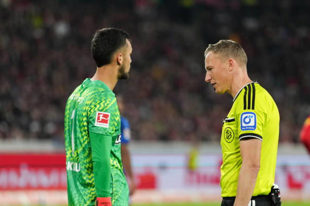 1. Bundesliga: SC Freiburg vs FC Schalke 04, 11.10.2026 Mio Backhaus (SC Freiburg, ) und Martin Petersen (Schiedsrichter) 1. Bundesliga: SC Freiburg vs FC Schalke 04, Europa-Park-Stadion, 11.10.2026 DFB DFL REGULATIONS PROHIBIT ANY USE OF PHOTOGRAPHS AS IMAGE SEQUENCES AND OR QUASI-VIDEO. Copyright: xBEAUTIFULxSPORTS Boscox