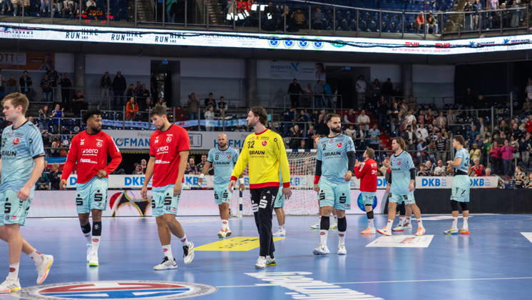 Enttaeuschung nach der Niederlage bei Melsungen. Kristof Palasics (MT Melsungen, 32) Ruben Marchan (MT Melsungen, 02) GER, HC Erlangen vs. MT Melsungen, Handball, Opel Handball-Bundesliga, 8. Spieltag, Spielzeit 2026 2027, 11.10.2026 GER, HC Erlangen vs. MT Melsungen, Handball, Opel Handball-Bundesliga, 8. Spieltag, Spielzeit 2026 2027, 11.10.2026 Nuernberg Copyright: xEibner-Pressefoto ArdanxFuessmanx EP_AFN