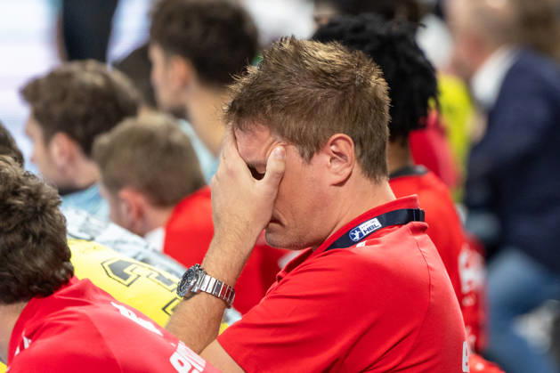 Carsten Lichtlein (MT Melsungen, Torwarttrainer) die Haende ueber dem Gesicht. GER, HC Erlangen vs. MT Melsungen, Handball, Opel Handball-Bundesliga, 8. Spieltag, Spielzeit 2026 2027, 11.10.2026 GER, HC Erlangen vs. MT Melsungen, Handball, Opel Handball-Bundesliga, 8. Spieltag, Spielzeit 2026 2027, 11.10.2026 Nuernberg Copyright: xEibner-Pressefoto ArdanxFuessmanx EP_AFN