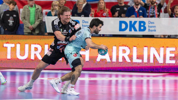Zweikampf Erik Balenciaga (MT Melsungen, 06) mit Maciej Gebala (HC Erlangen, 77) GER, HC Erlangen vs. MT Melsungen, Handball, Opel Handball-Bundesliga, 8. Spieltag, Spielzeit 2026 2027, 11.10.2026 GER, HC Erlangen vs. MT Melsungen, Handball, Opel Handball-Bundesliga, 8. Spieltag, Spielzeit 2026 2027, 11.10.2026 Nuernberg Copyright: xEibner-Pressefoto ArdanxFuessmanx EP_AFN
