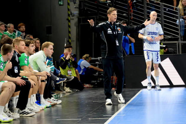 11.10.2026, GER Deutschland, Handball, 1.Bundesliga, 27.08.2026, Saison 2026 2027, Berlin, Fuechse Berlin vs TBV Lemgo Lippe Cheftrainer Nicolej Krickau ( Fuechse Berlin ), Fuechse-Spielerbank nordphoto GmbH Engler Berlin Max-Schmeling-Halle Berlin Deutschland Copyright: xNordphotox xEnglerx