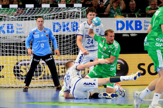 11.10.2026, GER Deutschland, Handball, 1.Bundesliga, 27.08.2026, Saison 2026 2027, Berlin, Fuechse Berlin vs TBV Lemgo Lippe Max Darj ( Fuechse Berlin 5 ), Palicka, Andreas ( Fuechse Berlin 12 ), Niels Versteijnen ( Lemgo 25 ), Joel Willecke ( Lemgo 24 ) nordphoto GmbH Engler Berlin Max-Schmeling-Halle Berlin Deutschland Copyright: xNordphotox xEnglerx