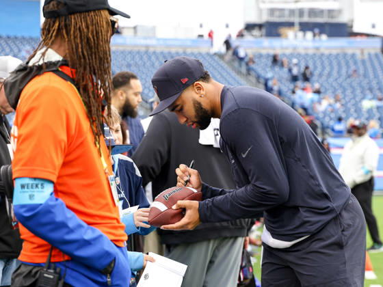 Oct 11, 2026; Nashville, TN, USA; Houston Texans quarterback C.J. Stroud (7) signs a football for a young fan during warm ups prior to the NFL, American Football Herren, USA regular season game between the Houston Texans and Tennessee Titans at Nissan Stadium. Mandatory Credit: -Cal Media Nashville USA - ZUMAc04_ 20261011_zma_c04_024 Copyright: xStephenxFurstx