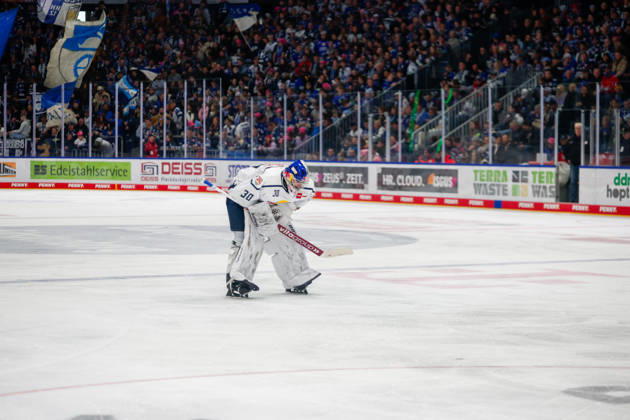 Antoine Bibeau (EHC Red Bull Muenchen, 30), GER, Schwenninger Wild Wings vs. EHC Red Bull Muenchen, Eishockey, PENNY DEL, 8. Spieltag, Spielzeit 2026 2027, 11.10.2026 GER, Schwenninger Wild Wings vs. EHC Red Bull Muenchen, Eishockey, PENNY DEL, 8. Spieltag, Spielzeit 2026 2027, 11.10.2026 Schwenningen Copyright: xEibner-Pressefoto KirstenxJaegerx