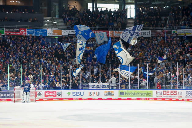Blick auf die Stehtribüne, GER, Schwenninger Wild Wings vs. EHC Red Bull Muenchen, Eishockey, PENNY DEL, 8. Spieltag, Spielzeit 2026 2027, 11.10.2026 GER, Schwenninger Wild Wings vs. EHC Red Bull Muenchen, Eishockey, PENNY DEL, 8. Spieltag, Spielzeit 2026 2027, 11.10.2026 Schwenningen Copyright: xEibner-Pressefoto KirstenxJaegerx