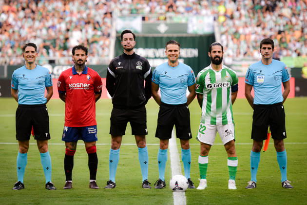 ESP: LaLiga EA Sports Real Betis v CA Osasuna presentation during LaLiga EA Sports match between Real Betis v CA Osasuna played at Benito Villamarin Stadium, Seville on October 11 2026 in Spain Spain Soccer Copyright: xAgenciaxLOFx
