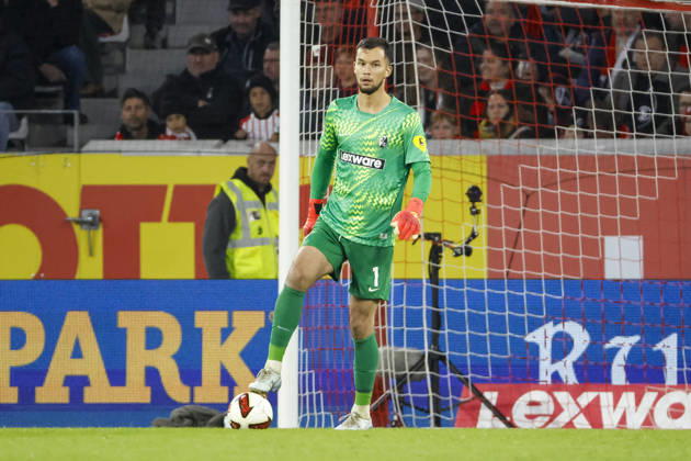 Mio Backhaus (SC Freiburg, 01) am Ball , Deutschland, Fussball, 1. Bundesliga, 5.Spieltag, 2026 2027, SC Freiburg vs. FC Schalke 04, 11.10.2026, Freiburg im Breisgau Europa-Park Stadion Deutschland Copyright: xGrantxHubbsx