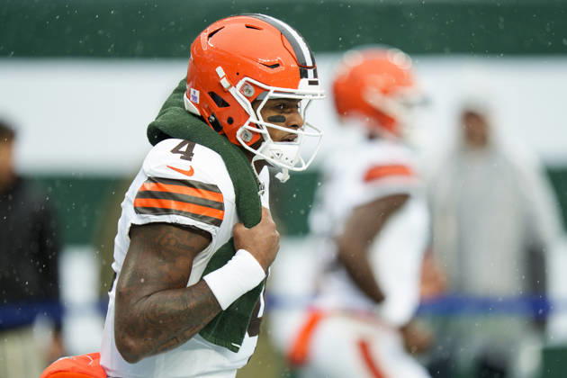 Oct 11, 2026; East Rutherford, NJ, USA; Cleveland Browns quarterback Deshaun Watson (4) takes the field prior to an NFL, American Football Herren, USA game against the New York Jets at MetLife Stadium. Mandatory Credit: -Cal Media East Rutherford USA - ZUMAc04_ 20261011_zma_c04_033 Copyright: xChrisxSzagolax