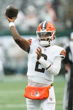 Oct 11, 2026; East Rutherford, NJ, USA; Cleveland Browns quarterback Shedeur Sanders (2) warms up prior to an NFL, American Football Herren, USA game against the New York Jets at MetLife Stadium. Mandatory Credit: -Cal Media East Rutherford USA - ZUMAc04_ 20261011_zma_c04_034 Copyright: xChrisxSzagolax
