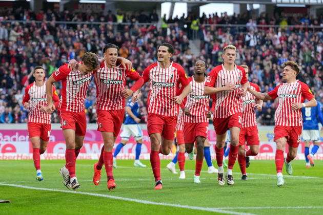Maximilian Eggestein (SC Freiburg, 08), Derry Scherhant (SC Freiburg, 07) Torjubel, Emotionen, Torschuss, Abschluss, Torerfolg, Tor, Treffer, Igor Matanovic (SC Freiburg, 31) , Deutschland, Fussball, 1. Bundesliga, 5.Spieltag, 2026 2027, SC Freiburg vs. FC Schalke 04, 11.10.2026, Europa-Park Stadion, Freiburg Freiburg Europa-Park Stadion Baden-Württemberg Deutschland Copyright: xArnexAmbergx