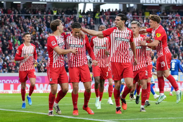 Maximilian Eggestein (SC Freiburg, 08), Derry Scherhant (SC Freiburg, 07) Torjubel, Emotionen, Torschuss, Abschluss, Torerfolg, Tor, Treffer, Igor Matanovic (SC Freiburg, 31), Philipp Treu (SC Freiburg, 29), Matthias Ginter (SC Freiburg, 28) , Deutschland, Fussball, 1. Bundesliga, 5.Spieltag, 2026 2027, SC Freiburg vs. FC Schalke 04, 11.10.2026, Europa-Park Stadion, Freiburg Freiburg Europa-Park Stadion Baden-Württemberg Deutschland Copyright: xArnexAmbergx