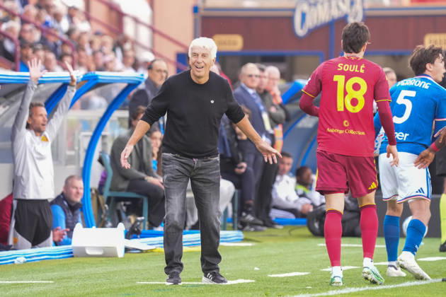 IPA89559627 - Gian Piero Gasperini, head coach of AS Roma, during the Italian Serie A soccer match between Como 1907 and AS Roma at Stadio Giuseppe Sinigaglia in Como, Italy, on October 11, 2026 Copyright: xAlessioxMorgese IPAxSportx xx IPA89559627