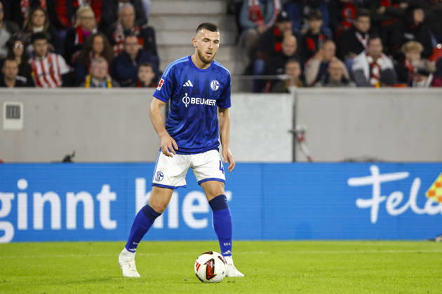 Hasan Kurucay (FC Schalke, 04) am Ball , Deutschland, Fussball, 1. Bundesliga, 5.Spieltag, 2026 2027, SC Freiburg vs. FC Schalke 04, 11.10.2026, Freiburg im Breisgau Europa-Park Stadion Deutschland Copyright: xGrantxHubbsx