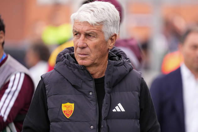 IPA89559640 - Gian Piero Gasperini, head coach of AS Roma, during the Italian Serie A soccer match between Como 1907 and AS Roma at Stadio Giuseppe Sinigaglia in Como, Italy, on October 11, 2026 Copyright: xAlessioxMorgese IPAxSportx xx IPA89559640