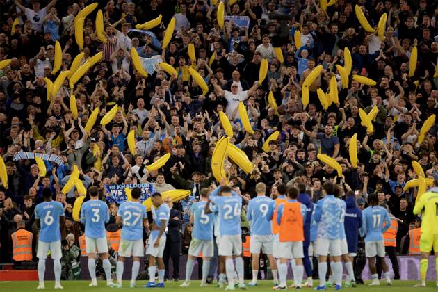 RECORD DATE NOT STATED Football - FA Premier League - Liverpool FC v Manchester City FC LIVERPOOL, ENGLAND - Sunday, October 11, 2026: Manchester City players and staff in front of their travelling supporters after the FA Premier League match between Liverpool FC and Manchester City FC at Anfield. Manchester City won 3-0. (Photo by David Rawcliffe Propaganda) LIVERPOOL Anfield MERSEYSIDE ENGLAND  Copyright: xDavidxRawcliffex 2026-10-11-Liverpool_v_Man_City-133