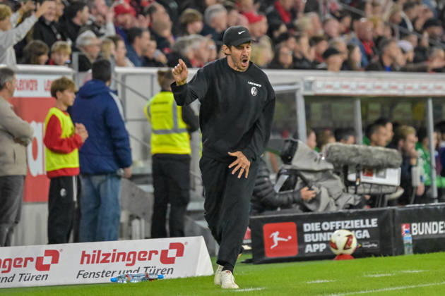 Julian Schuster (SC Freiburg, Trainer) jubelt ueber den Sieg. GER, SC Freiburg vs Schalke 04, Fussball, Bundesliga, 5. Spieltag, Saison 2026 2027, 11.10.2026 DFL DFB REGULATIONS PROHIBIT ANY USE OF PHOTOGRAPHS AS IMAGE SEQUENCES AND OR QUASI-VIDEO GER, SC Freiburg vs Schalke 04, Fussball, Bundesliga, 5. Spieltag, Saison 2026 2027, 11.10.2026 Freiburg Copyright: xEibner-Pressefotox EP_THS
