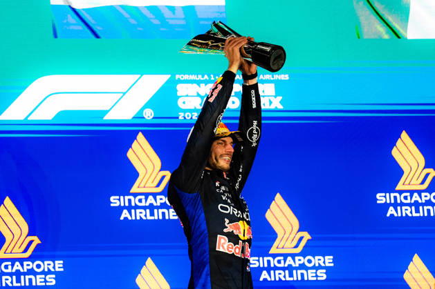 2026 Formula 1 Singapore Grand Prix - Podium MAX VERSTAPPEN 1 (NED) of Oracle Red Bull Racing (Red Bull Racing RB22) with the trophy on Sunday Race Day during the Formula 1 Singapore Airlines Singapore Grand Prix 2026 at Marina Bay Street Circuit, Singapore, on October 11, 2026. Photo by Antoine Lapeyre Reveries Agency via ABACAPRESS.COM Singapore Singapore Copyright: xAntoinexLapeyre ReveriesxAgency ABACAx