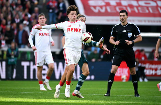 Cologne, Germany, 1. Bundesliga, Matchday 5, Rhein-Energie-Stadium Cologne, 1. FC Köln vs Bor. Mönchengladbach 2:1; Mikey Moore (FC), Hugo Bolin (BMG).