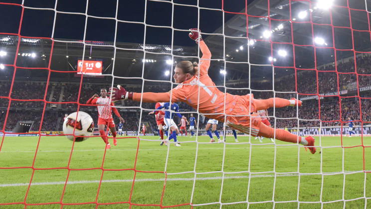 11.10.2026, xblx, Fussball 1.Bundesliga, SC Freiburg - FC Schalke 04 v.l. Keisuke Goto (SC Freiburg), Goal scored, Tor zum 2:1, Loris Karius (FC Schalke 04) (DFL DFB REGULATIONS PROHIBIT ANY USE OF PHOTOGRAPHS as IMAGE SEQUENCES and or QUASI-VIDEO) Freiburg